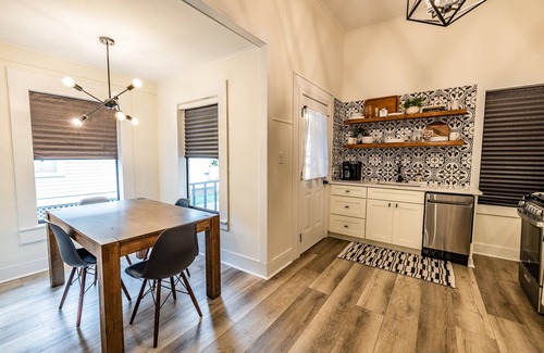 Natchitoches Apartment | 🏠Modern 1 Bedroom Apartment Historic District Sleeps 4 Walkable to Downtown