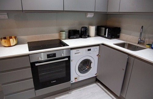 Slough Apartment | Modern 1-Bedroom Apartment in Slough with Parking