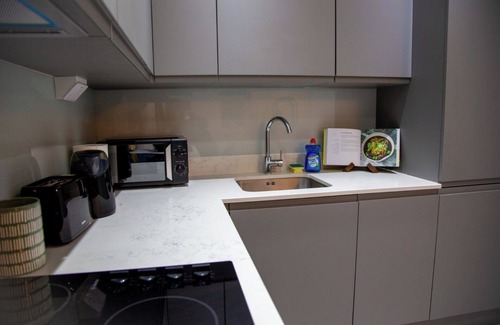 Slough Apartment | Modern 1-Bedroom Apartment in Slough with Parking