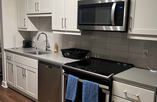 West End Apartment | Modern 1-bedroom apartment in enchanting Alexandria with WiFi, AC, & Amenities