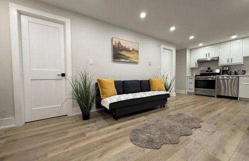 Little Portugal House | Modern 1-Bedroom Apartment Downtown Toronton