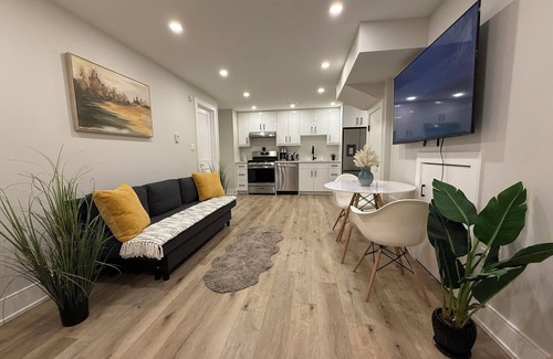 Little Portugal House | Modern 1-Bedroom Apartment Downtown Toronton