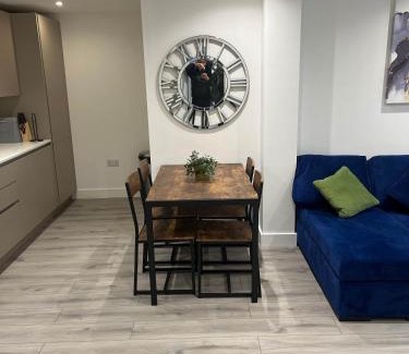 Camberley Apartment | Modern 1 Bedroom Apartment Town Centre Camberley