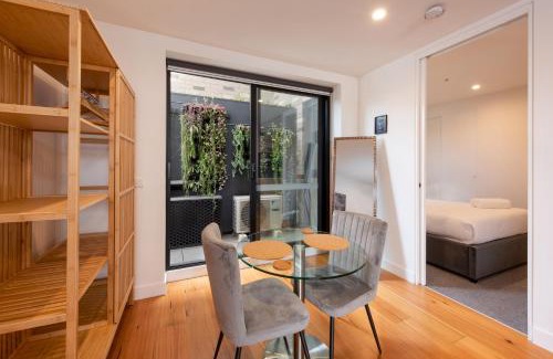 Brunswick East Apartment | Modern 1 Bedroom Apartment in Brunswick East near CBD