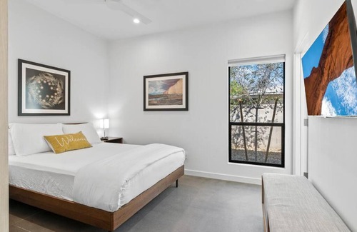 Camelback East Apartment | Modern 1-bedroom Apartment - 80 Walkscore!