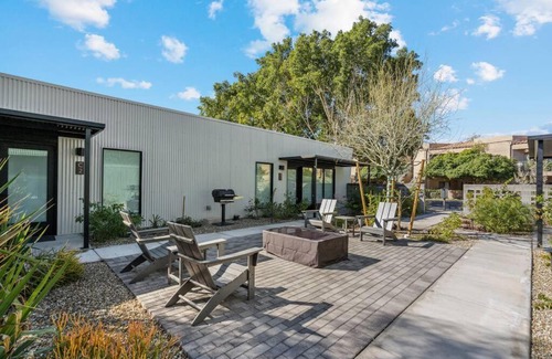 Camelback East Apartment | Modern 1-bedroom Apartment - 80 Walkscore!