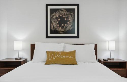 Camelback East Apartment | Modern 1-bedroom Apartment - 80 Walkscore!