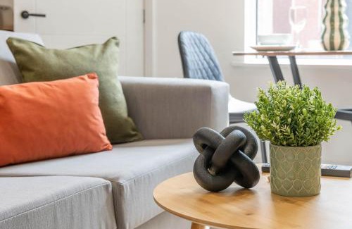 Leeds Apartment | Modern 1 Bedroom Flat near Leeds City with Free Parking, Ideal for Contractors & Long Stays - NordStay