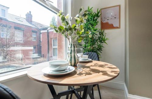 Leeds Apartment | Modern 1 Bedroom Flat near Leeds City with Free Parking, Ideal for Contractors & Long Stays - NordStay