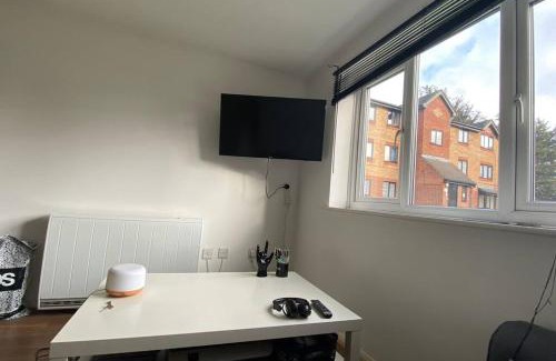 Lea Bridge Apartment | MODERN 1 Bedroom Ground Floor Flat