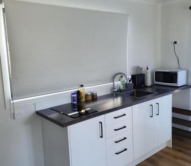 Trentham House | Modern 1 bedroom guest house