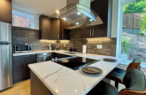 Seattle Metro Area House | Modern 1-bedroom house with AC in West Seattle. Close to Alki and Downtown