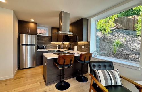 Seattle Metro Area House | Modern 1-bedroom house with AC in West Seattle. Close to Alki and Downtown