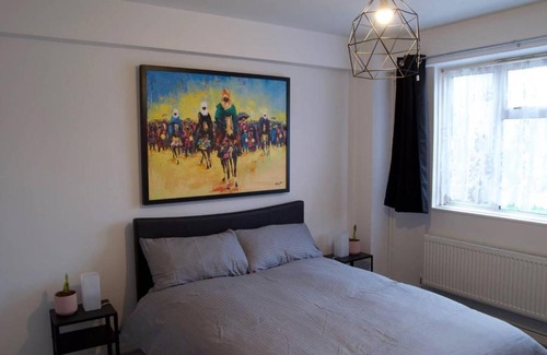 Stepney Green Apartment | Modern 1 Bedroom in Shadwell with Balcony