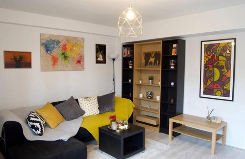 Stepney Green Apartment | Modern 1 Bedroom in Shadwell with Balcony