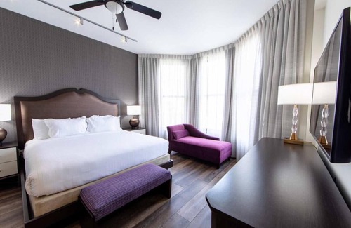 Central Business District Resort | Modern 1 Bedroom Signature @ New Orleans Resort by Holiday Inn Vacations