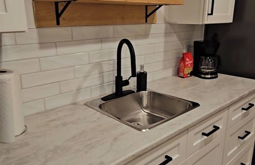 New Minas Apartment | Modern 1 Bedroom Suite located in the Centre of the beautiful Annapolis Valley