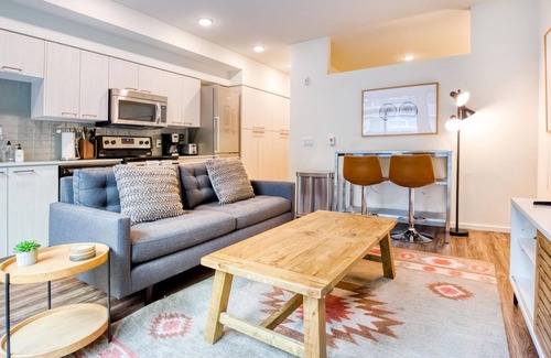 Mercer Island Apartment | Modern 1 Bedroom on Mercer Island