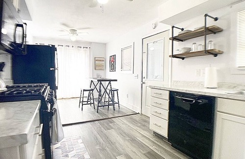 Gaffer District Apartment | Modern 1 Bedroom walk to Glass Museum w/Bonus Wellness Studio