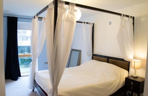 Maida Vale Apartment | Modern 1 Bedroom with Balcony around Kilburn Park