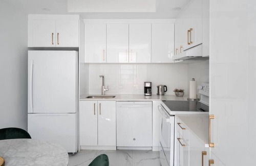 Old Montreal Apartment | Modern 1 BR 1BA in center of Old Mtl | St Paul St
