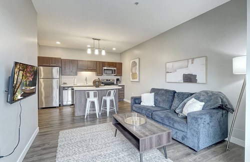 Downtown Des Moines Apartment | Modern 1 BR Dwntwn Apt with Hot Tub