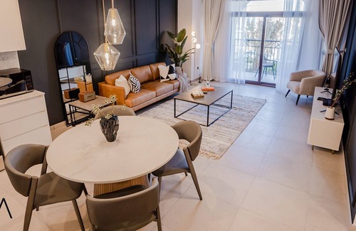 Discovery Gardens Apartment | Modern 1 BR in Rahaal 2