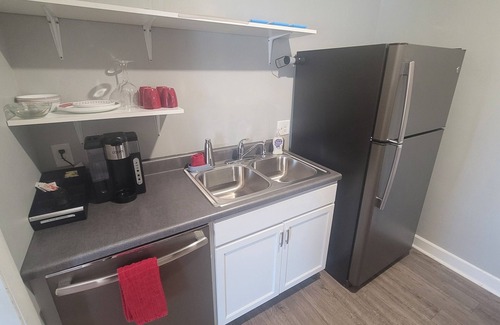 Luverne Apartment | Modern, 1 King Bedroom overlooking downtown