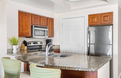 Williamsburg Apartment | Modern 1 King Bedroom Villa in Grande Vista