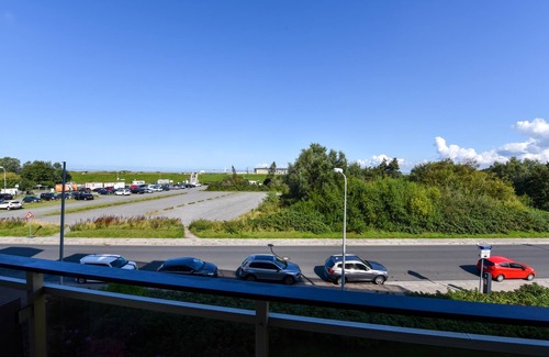Duhnen Apartment | Modern 1-room lake view apartment on the 2nd floor with balcony