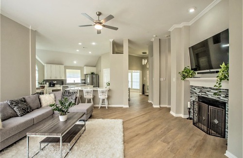 Valley Ranch House | Modern 1-Story in Excellent location. Pets Welcome.