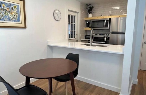 North Austin Civic Association Apartment | Modern 1 x1 Near Domain WiFi TV Parking