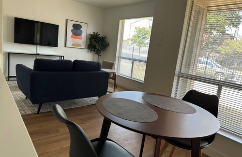 North Austin Civic Association Apartment | Modern 1 x1 Near Domain WiFi TV Parking