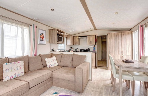 White Cross House | Modern 12ft-wide holiday home with one double with en suite W.