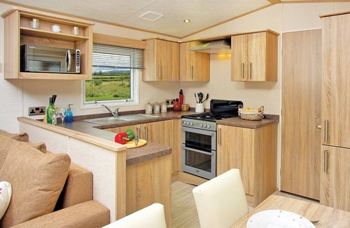 White Cross House | Modern 12ft-wide holiday home with one double with en suite W.