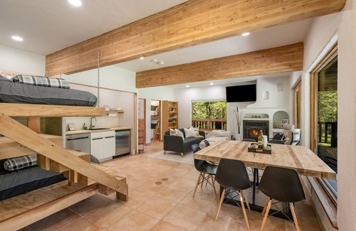 Angel Fire House | Modern,15 Private Acres, 2 Fireplaces w/Wood Incl, EV & RV Hookups, Bunk Room