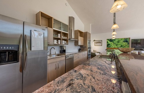 Angel Fire House | Modern,15 Private Acres, 2 Fireplaces w/Wood Incl, EV & RV Hookups, Bunk Room