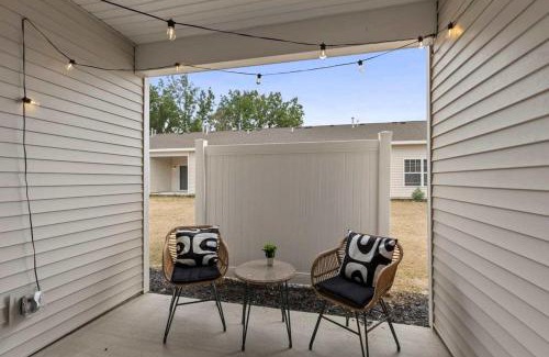 Grandville Apartment | Modern 16BR 16BA Condos w Garage and Patio