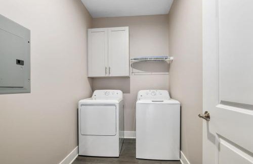 Grandville Apartment | Modern 16BR 16BA Condos w Garage and Patio
