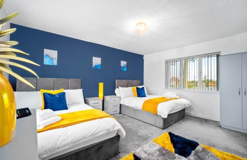Olton House | Modern 18 Guest Large Home in Solihull - Near NEC, JLR, HS2 and BHX
