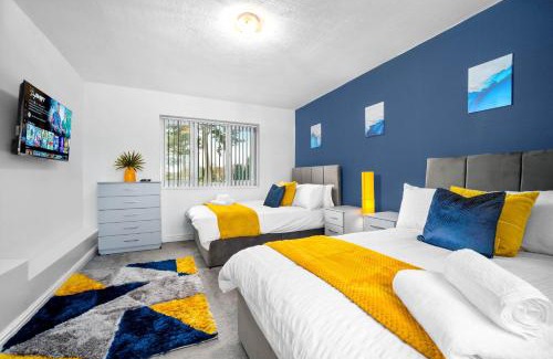 Olton House | Modern 18 Guest Large Home in Solihull - Near NEC, JLR, HS2 and BHX