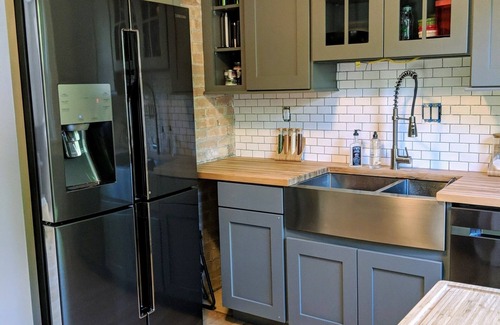 Allouez House | Modern 1920's Bungalow ~ 5 Minutes from Lambeau Field