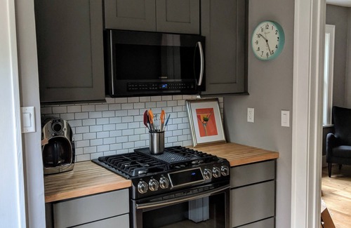 Allouez House | Modern 1920's Bungalow ~ 5 Minutes from Lambeau Field