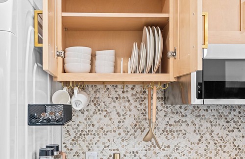 Tustin Apartment | Modern 1B1B Apt Full Kitchen Parking Laundry