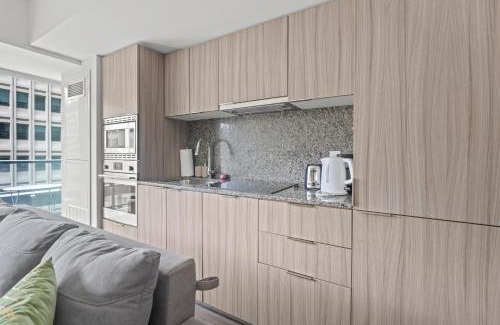 Bay Cloverhill Apartment | Modern 1BD Apartment with Balcony DT Toronto