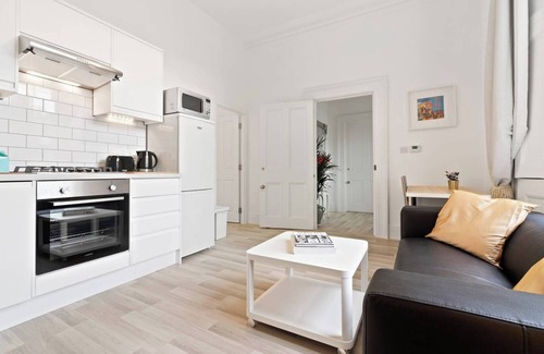 Herne Hill Apartment | Modern 1BD Flat in Brixton