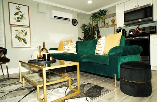 Mount Pleasant Apartment | Modern 1BEDROOM W/Free Parking ★ Pet Friendly ★ Close to Metro