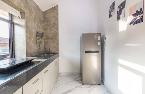 Varca Condo | Modern 1BHK Condo | W/S. Pool | 2m. Walk To Beach