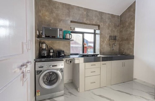 Varca Condo | Modern 1BHK Condo | W/S. Pool | 2m. Walk To Beach