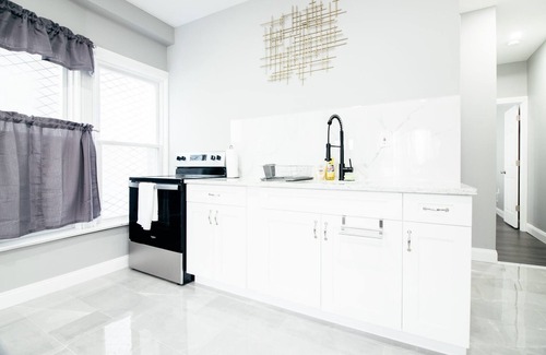 Downtown Niagara Falls Apartment | Modern 1BR 1BA Apartment close Falls and Casino